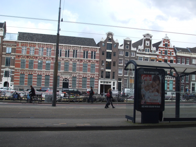 walking-around-amsterdam_2397165302_o.jpg