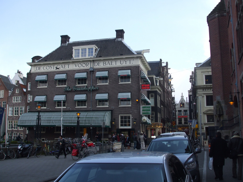 walking-around-amsterdam_2397191088_o.jpg